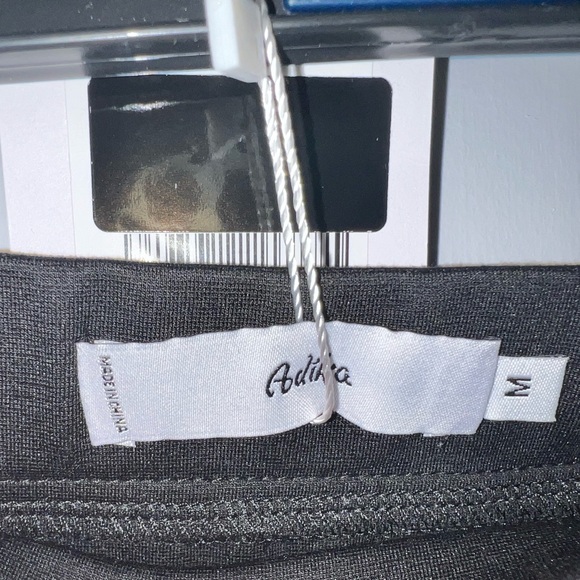 Brand new stretchy black mini skirt with white wave pattern - Picture 3 of 4